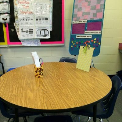 Small Group Table-I don't know about my readers, but I love looking at room reveal photos of other teacher's classrooms.  I have gotten ideas from other blogs and Pinterest pins.